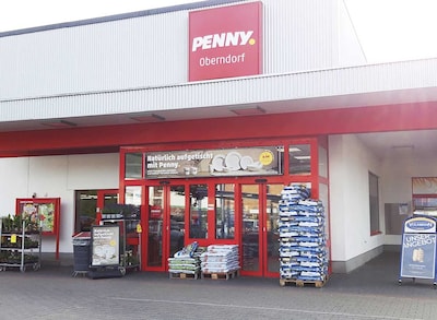 Sie sehen den Eingang vom Penny Markt in Solms-Oberndorf, Braunfelser Str. 33