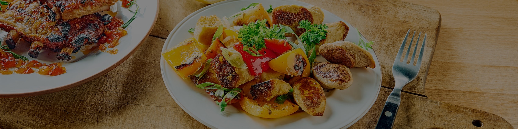 Auf diesem Bild siehst du unseren Ciabatta Paprika Salat.