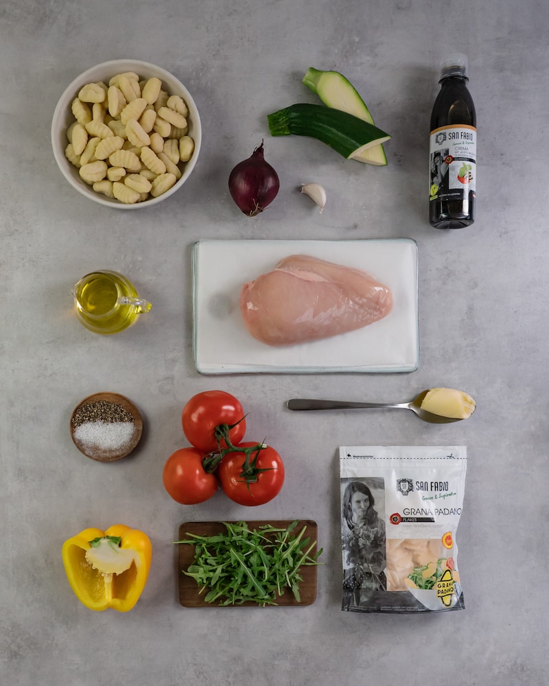 Dieses Bild zeigt die Zutaten für den Gnocchi Salat.