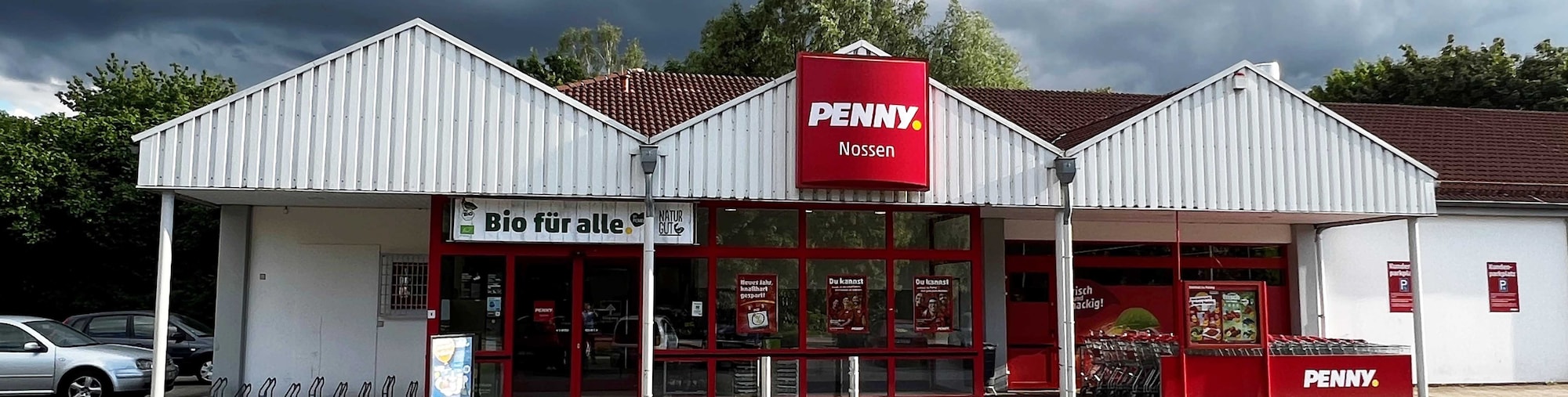 Sie sehen den Eingang vom Penny Markt in Nossen Fabrikstr. 5