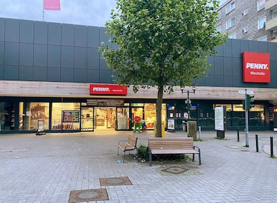 sie sehen den Eingang vom Penny Markt in Remscheid Alleestr. 87A