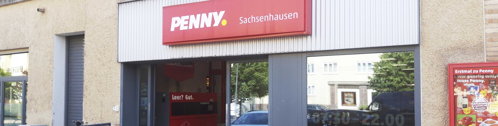 Sie sehen den Eingang vom Penny Markt in Frankfurt, Moerfelder Landstr. 214/Stresemanna