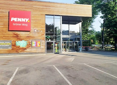 Sie sehen den Eingang vom Penny Markt in Berlin-Spandau Fehrbelliner Str. 29 
