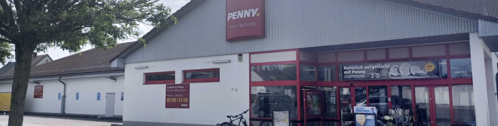 Sie sehen den Eingang vom Penny Markt in Hanau/Kleinauheim Geleitstr. 50