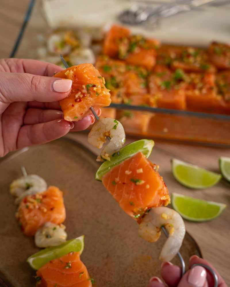 Frutti-di-Mare-Spiesse mit Garnelen und Lachsfilet