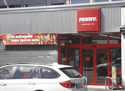 Sie sehen den Eingang vom Penny Markt in Dreieich/Sprendlingen, Frankfurter Strasse 4-6