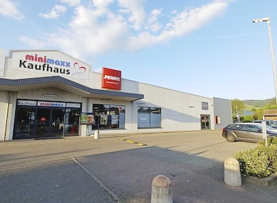 Sie sehen den Eingang vom Penny Markt in Ottersweier, Haegenichstr. 7