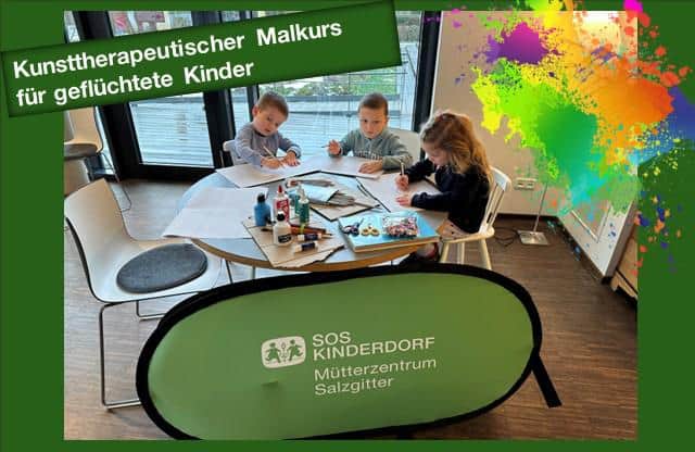 Kinder beim Malen und Basteln