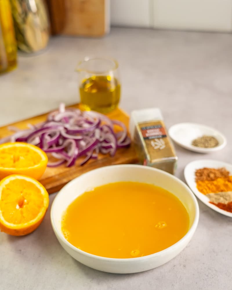Dieses Bild zeigt die Zwiebeln und Orangen.