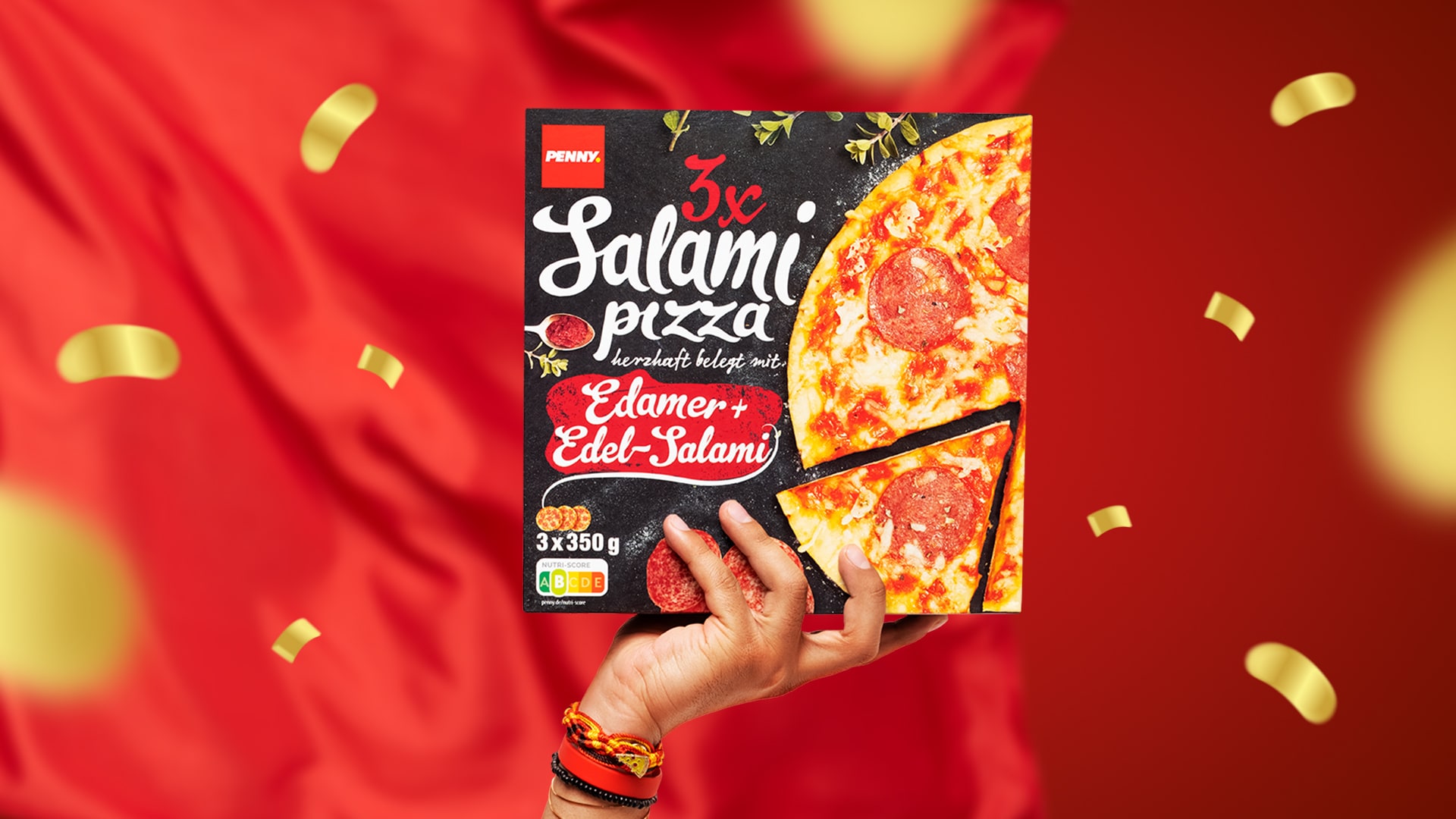 Fan-Hand mit PENNY Pizza