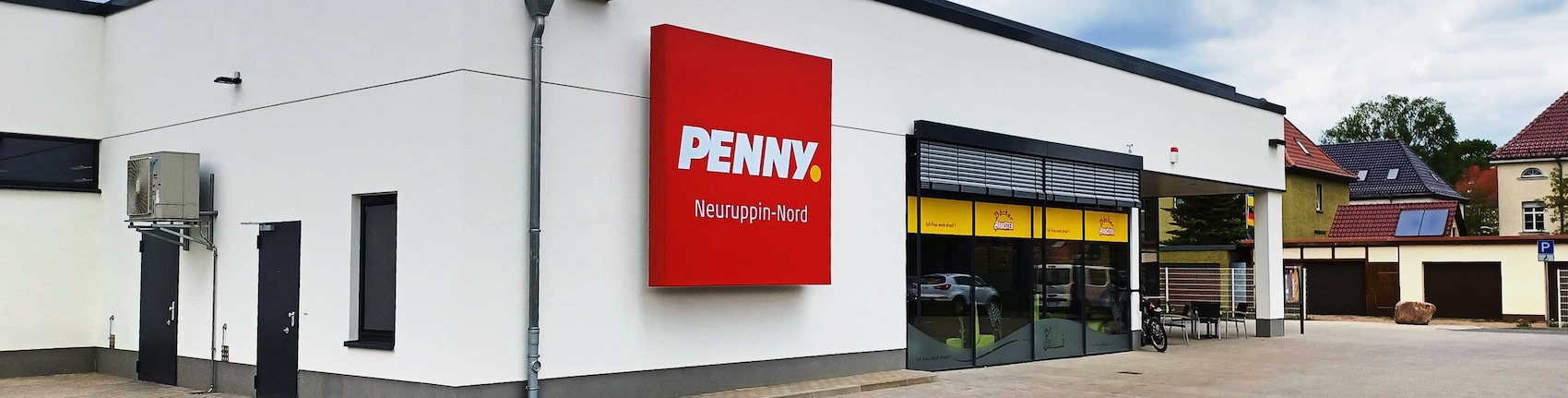 Sie sehen den Eingang vom Penny Markt in Neuruppin Gerhard-Hauptmann-Str. 39