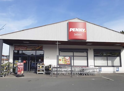 Sie sehen den Eingang vom Penny Markt in Selters, Am Schwimmbad 2