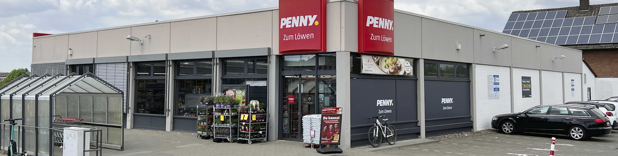 Sie sehen den Eingang vom Penny Markt in Braunschweig, Weinbergweg 34