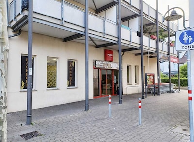 Sie sehen den Eingang vom Penny Markt in Stuttgart/Hedelfingen, Rohrackerstrasse 7