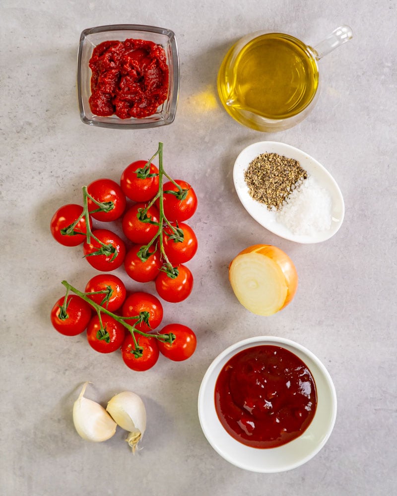 Dieses Bild zeigt die Zutaten für den gegrillten Tomatendip.