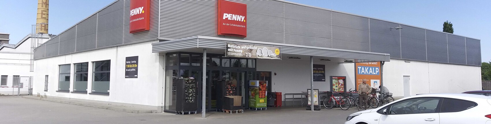 Sie sehen den Eingang vom Penny Markt in Delitzsch, Duebener Str. 41a