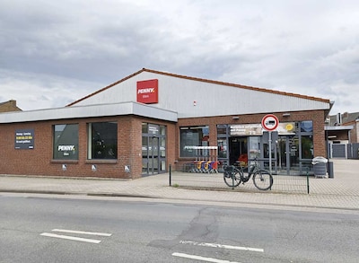 Sie sehen den Eingang vom Penny Markt Emmerich – Elten Beeker Str. 22