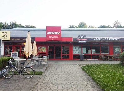 Sie sehen den Eingang vom Penny Markt in Markt Schwaben Dr.-Hartlaub-Ring 5