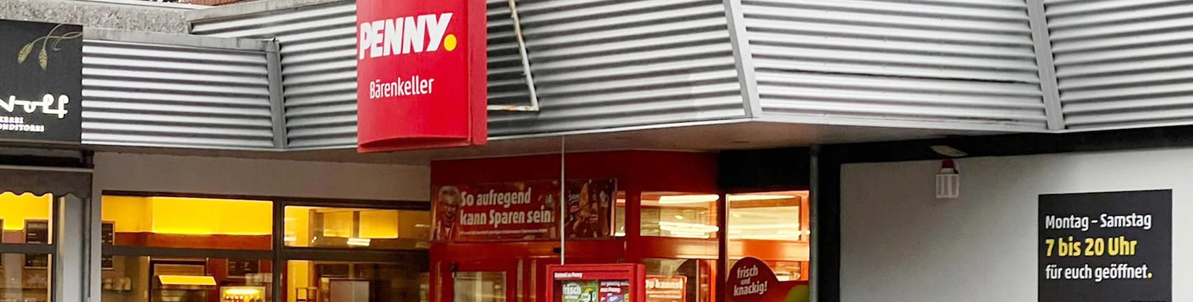 Sie sehen den Eingang vom Penny Markt in Augsburg/Baerenkeller, Holzweg 45
