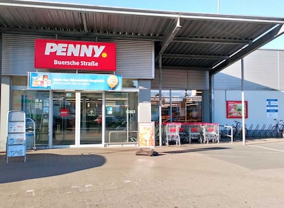 Sie sehen den Eingang vom Penny Markt in Osnabrück, Buersche Straße 135