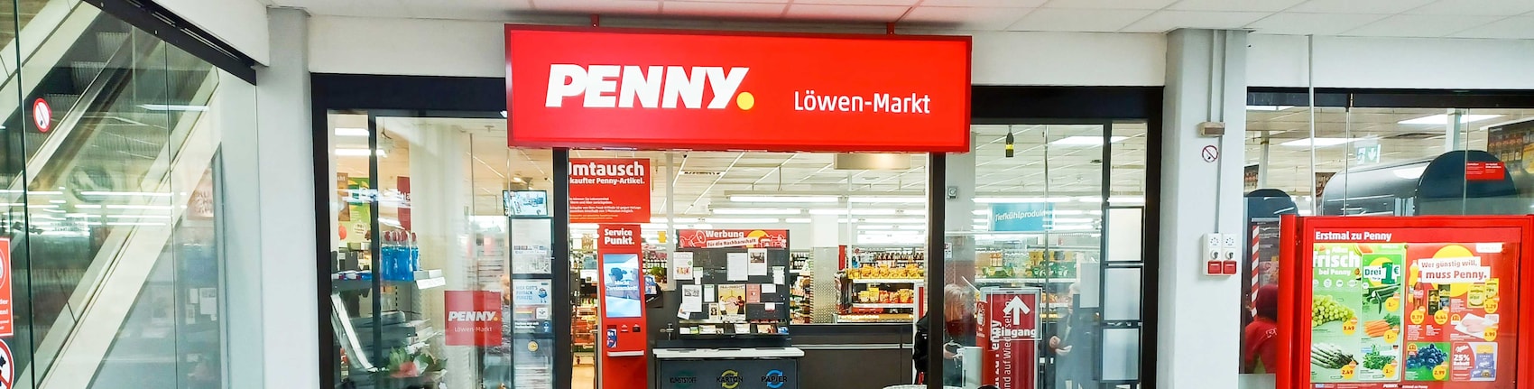 sie sehen den Eingang vom Penny Markt in Stuttgart/Weilimdorf Loewen-Markt 5