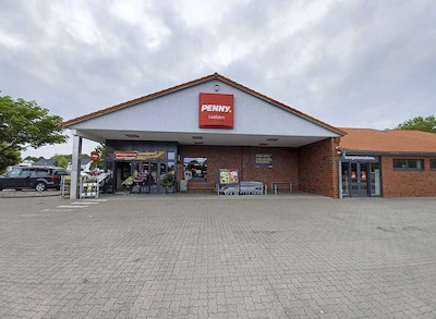 Sie sehen den Eingang vom Penny Markt in Laatzen, Schubertweg 1