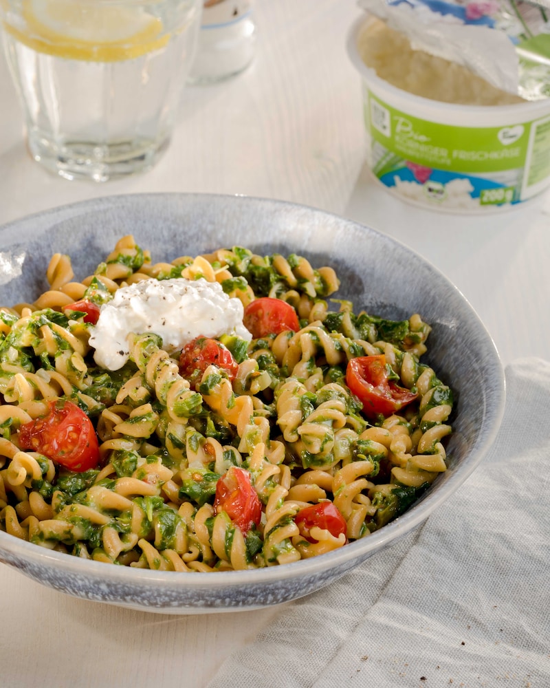 Auf diesem Bild siehst du unsere Kichererbsenpasta mit Spinatsoße.