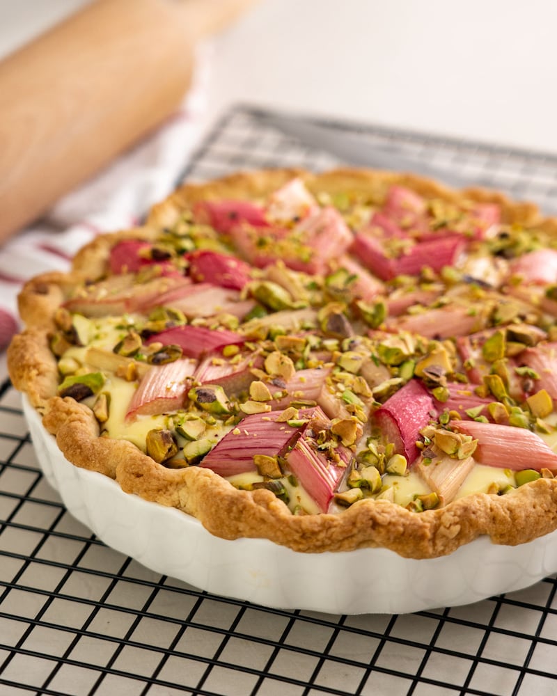 Auf diesem Bild siehst du unsere Rhabarber-Tarte.