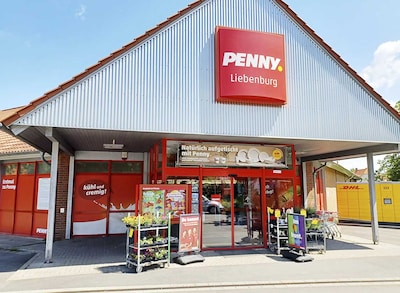 Sie sehen den Eingang vom Penny Markt in Liebenburg, Lewerstr. 6