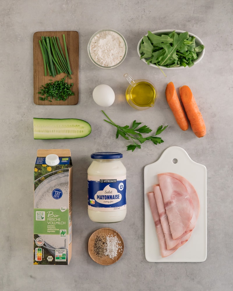 Dieses Bild zeigt die Zutaten für die Pfannkuchen.