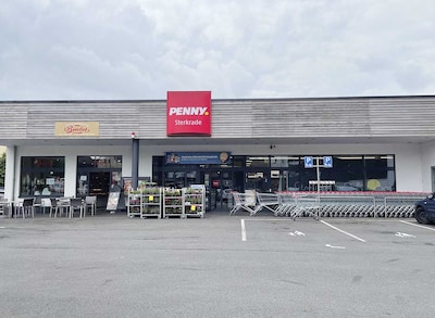 Sie sehen den Eingang vom Penny Markt in Oberhausen, Mecklenburger Str. 4