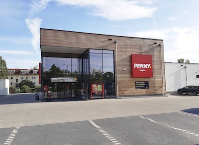 Sie sehen den Eingang vom Penny Markt in Elsteraue / OT Tröglitz Neue Straße 1