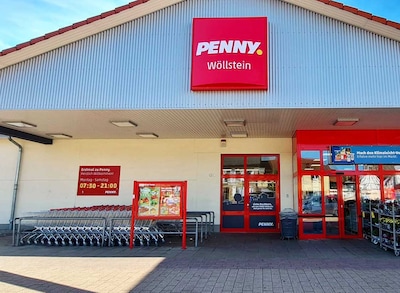 Sie sehen den Eingang vom Penny Markt in Kiedrich, Sonnenlandstr. 48