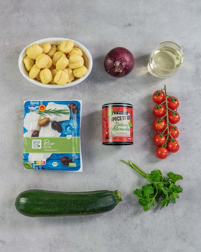 Dieses Bild zeigt die Zutaten für die Gnocchi mit Gemüse.