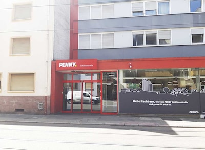 Sie sehen den Eingang vom Penny Markt in Ludwigshafen/Sued, Schuetzenstr. 31-33