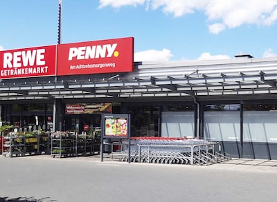 Sie sehen den Eingang vom Penny Markt in Usingen, Am Gebackenen Stein 1