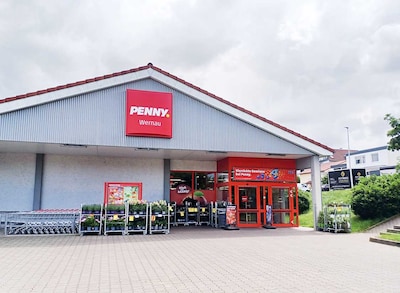 Sie sehen den Eingang vom Penny Markt in Wernau, Friedrich-List-Str. 5