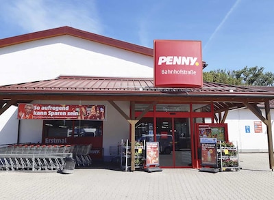 Sie sehen den Eingang vom Penny Markt in Bad Tennstedt, Bahnhofstr. 94