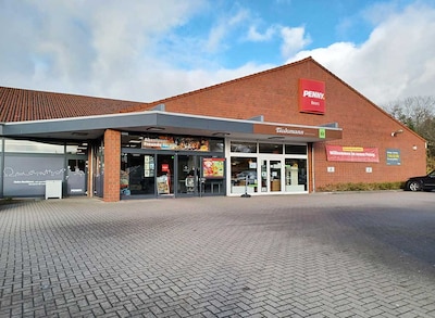 Sie sehen den Eingang vom Penny Markt in Bad Bederkesa, Altes Feld 2-4