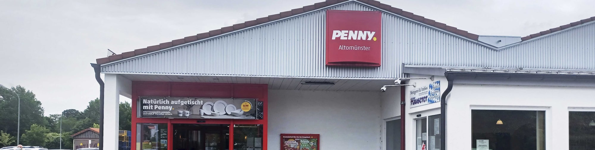 Sie sehen den Eingang vom Penny Markt in Altomünster Stumpfenbacher Str. 46