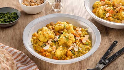 Dieses Bild zeigt die fertige Kürbissuppe mit Kokosmilch.