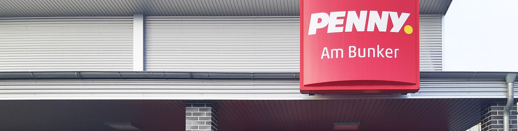 Sie sehen den Eingang vom Penny Markt in Lübeck/St. Lorenz Nord, Ziegelstr. 13