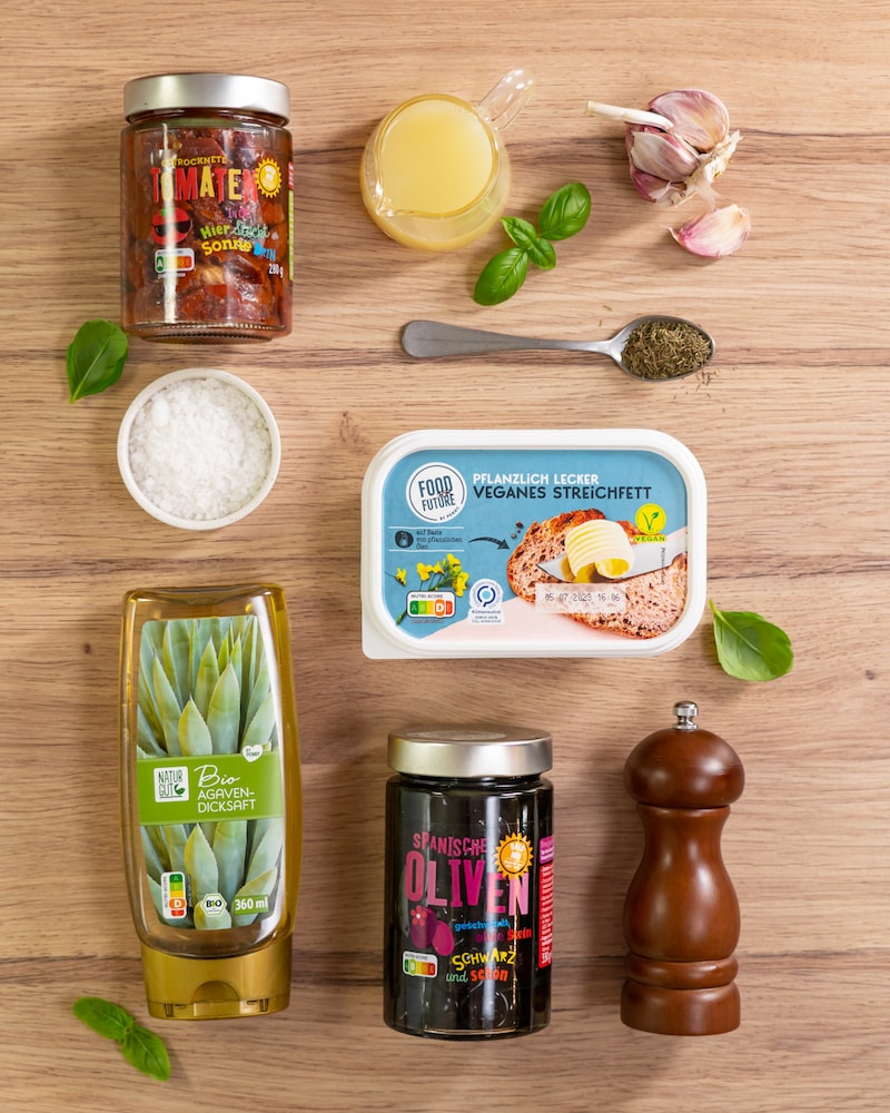 Mediterrane Tomatenbutter mit Oliven