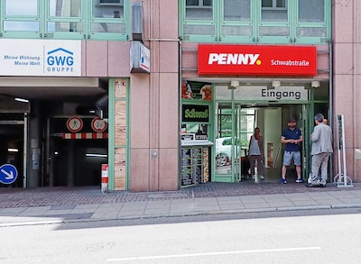 sie sehen den Eingang vom Penny Markt in Stuttgart Schwabstr. 53-61