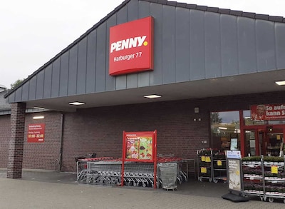 Sie sehen den Eingang vom Penny Markt in Celle, Harburgerstr. 77