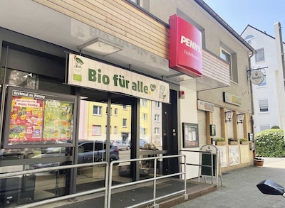 Sie sehen den Eingang vom Penny Markt in Essen - Frohnhausen, Frohnhauser Strasse 371