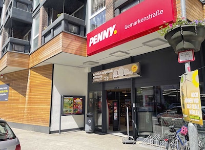 Sie sehen den Eingang vom Penny Markt in Essen - Holsterhausen, Gemarkenstr. 114-116