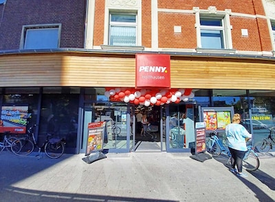 sie sehen den Eingang vom Penny Markt in Düsseldorf – Holthausen Itterstr. 8-10