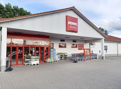 Sie sehen den Eingang vom Penny Markt in Namborn, Allerburg 22