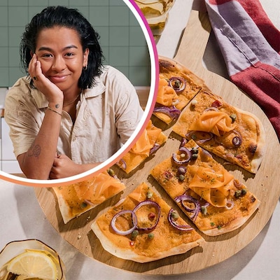 Dieses Bild zeigt den fertigen veganen Flammkuchen mit ROSA.
